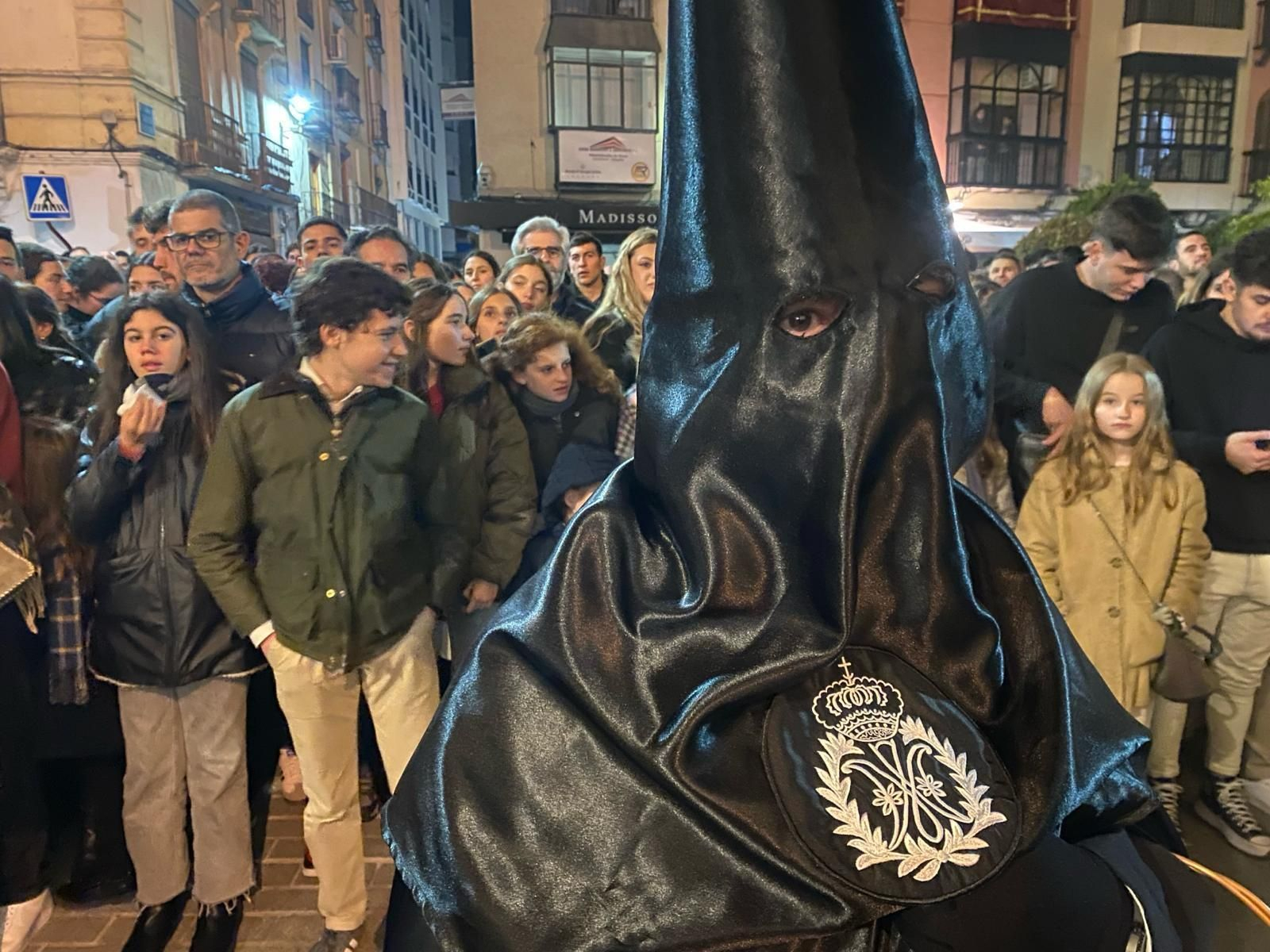 En imágenes: el Yaciente paseó su luto por las calles del centro de Jaén capital