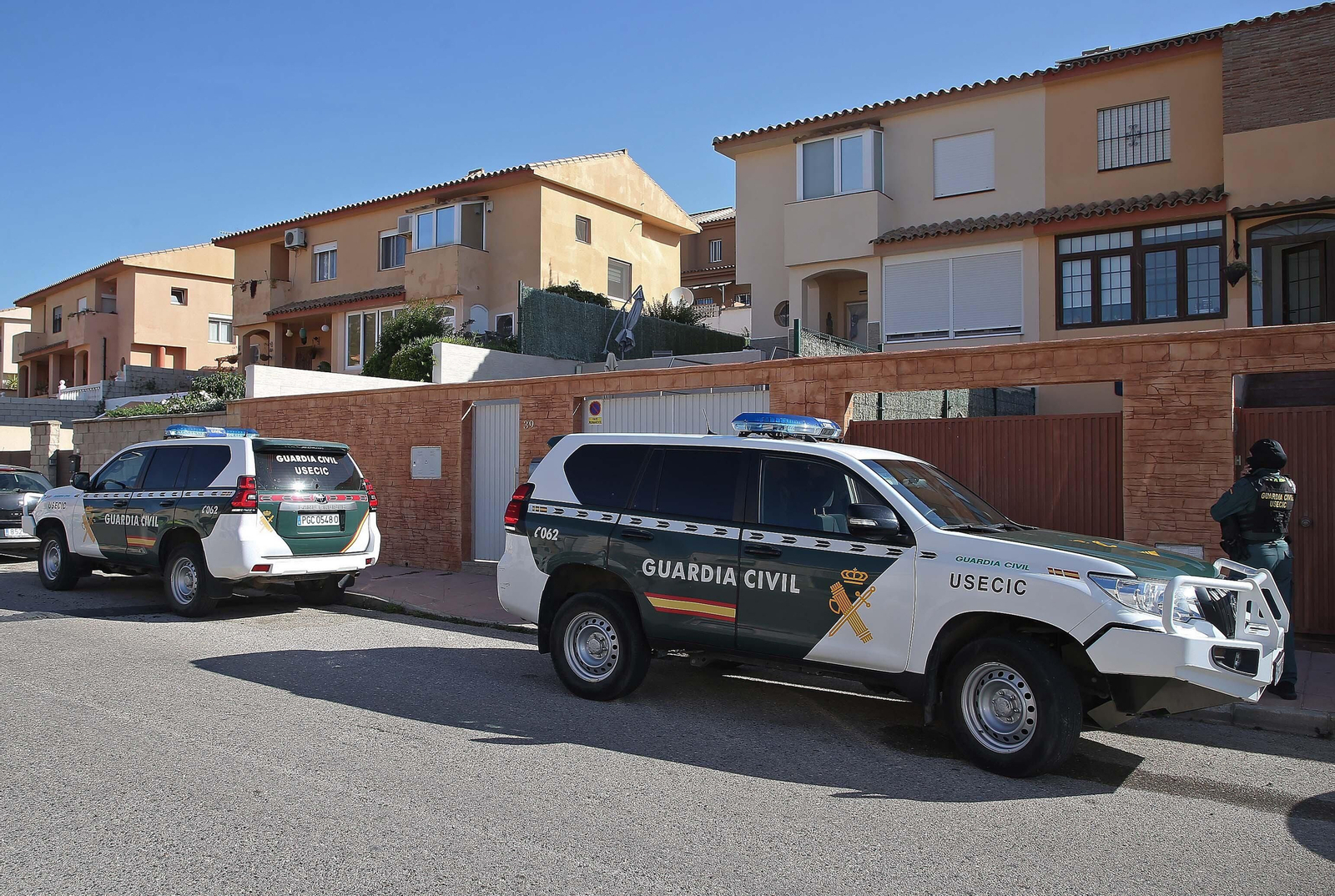 Fotos del registro de la Guardia Civil en Santa Margarita en La Línea