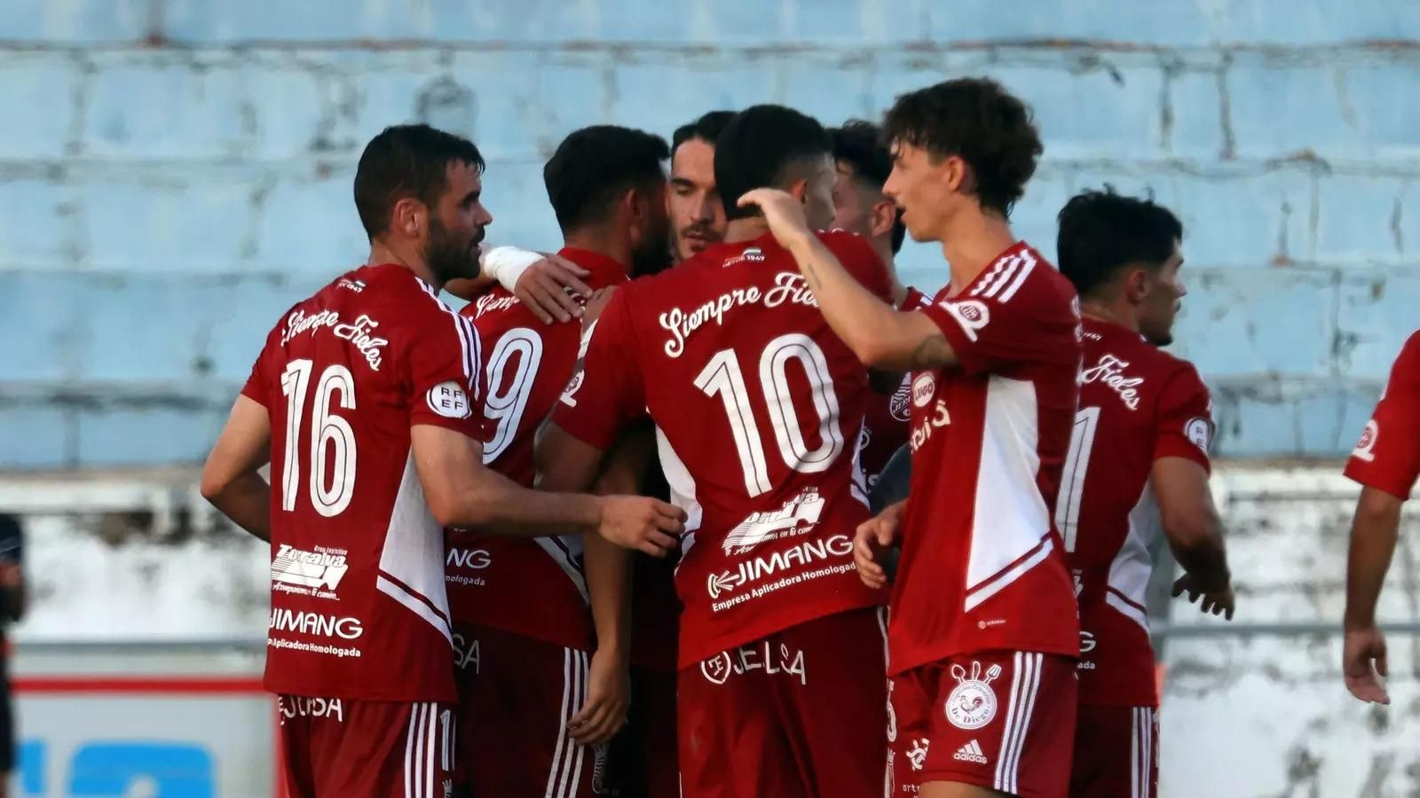 Los jugadores del Xerez CD celebran uno de sus goles al Jerez Industrial en el Trofeo Pedro Garrido. Los jugadores del Xerez CD celebran uno de sus goles al Jerez Industrial en el Trofeo Pedro Garrido.