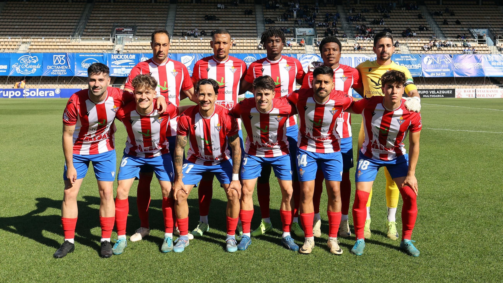Imágenes del Xerez DFC contra el Don Benito en Chapín