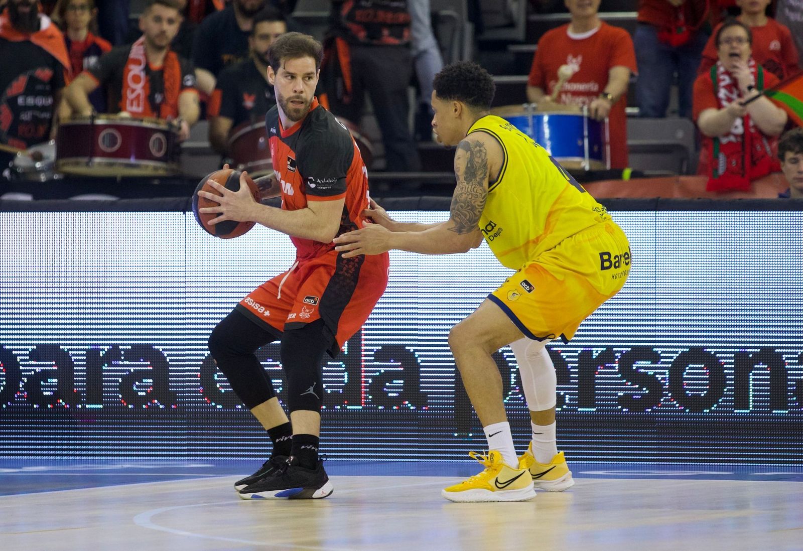 Una acción de ataque del Covirán Granada en el partido ante el Gran Canaria