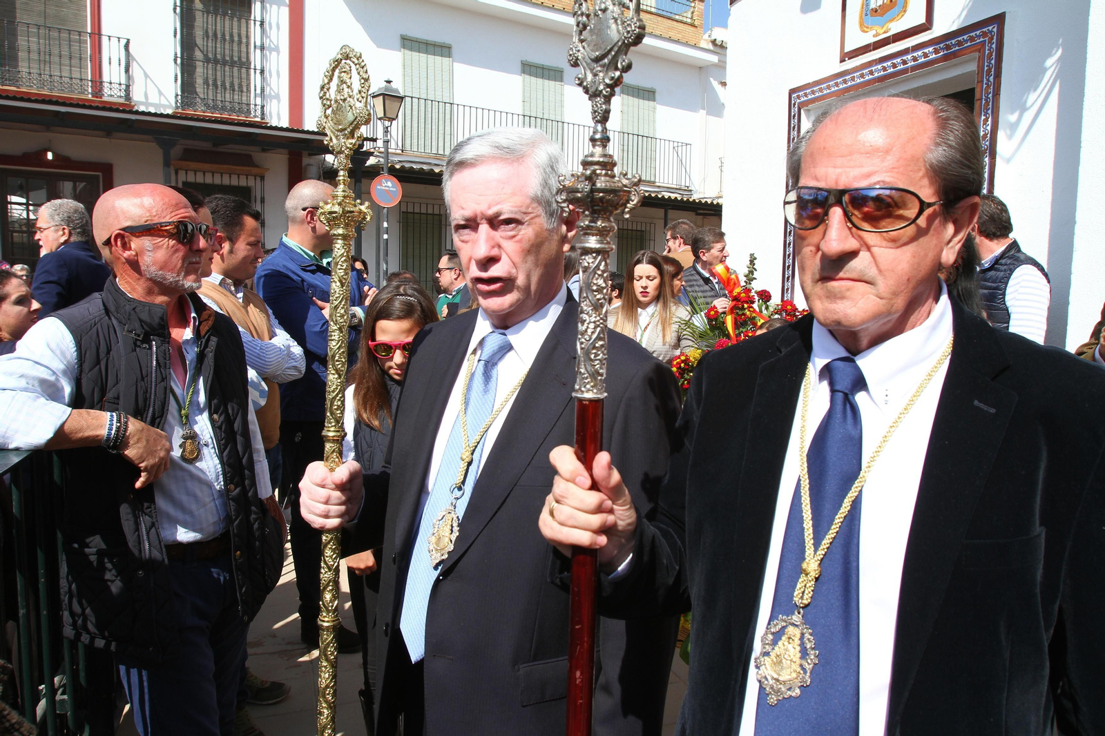 La Hermandad de Huelva se presenta ante la Virgen del Rocío en su peregrinación a la aldea almonteña