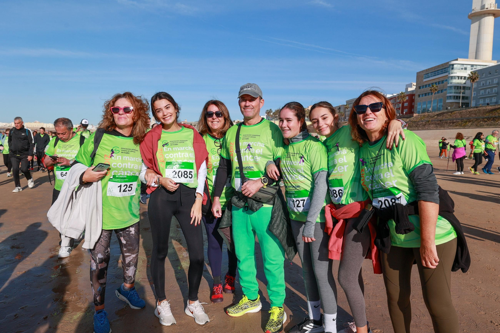 Búscate en las fotos de la XI Carrera en Marcha Contra el Cáncer de Cádiz
