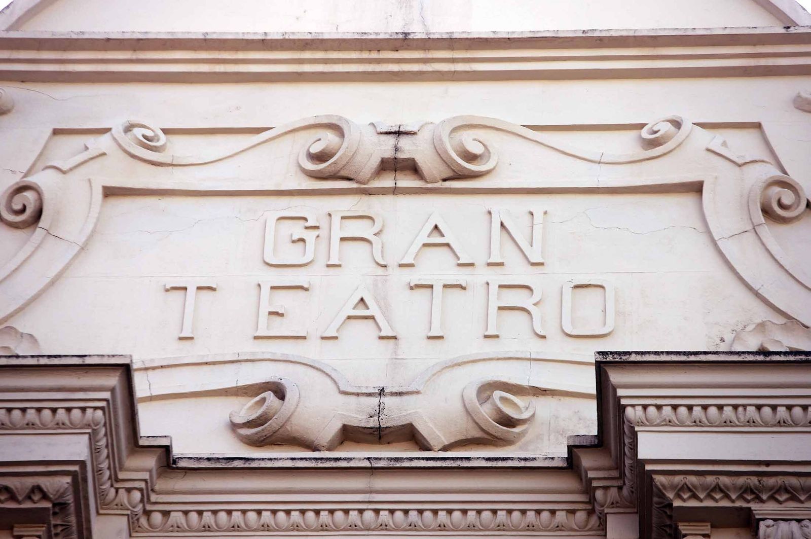 Imágenes de la visita guiada al Gran Teatro de Huelva por su 100 aniversario