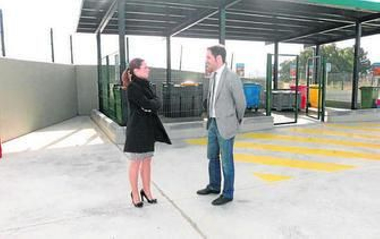 María Gil y Julio Criado, ayer, en la infraestructura.