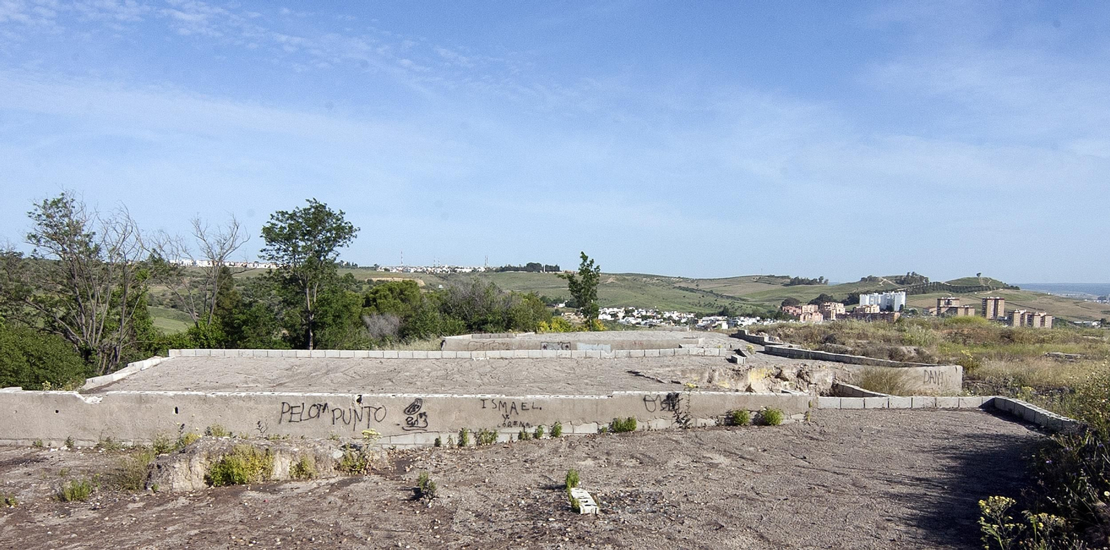 Los restos tapados del yacimiento del Carambolo, en Camas.