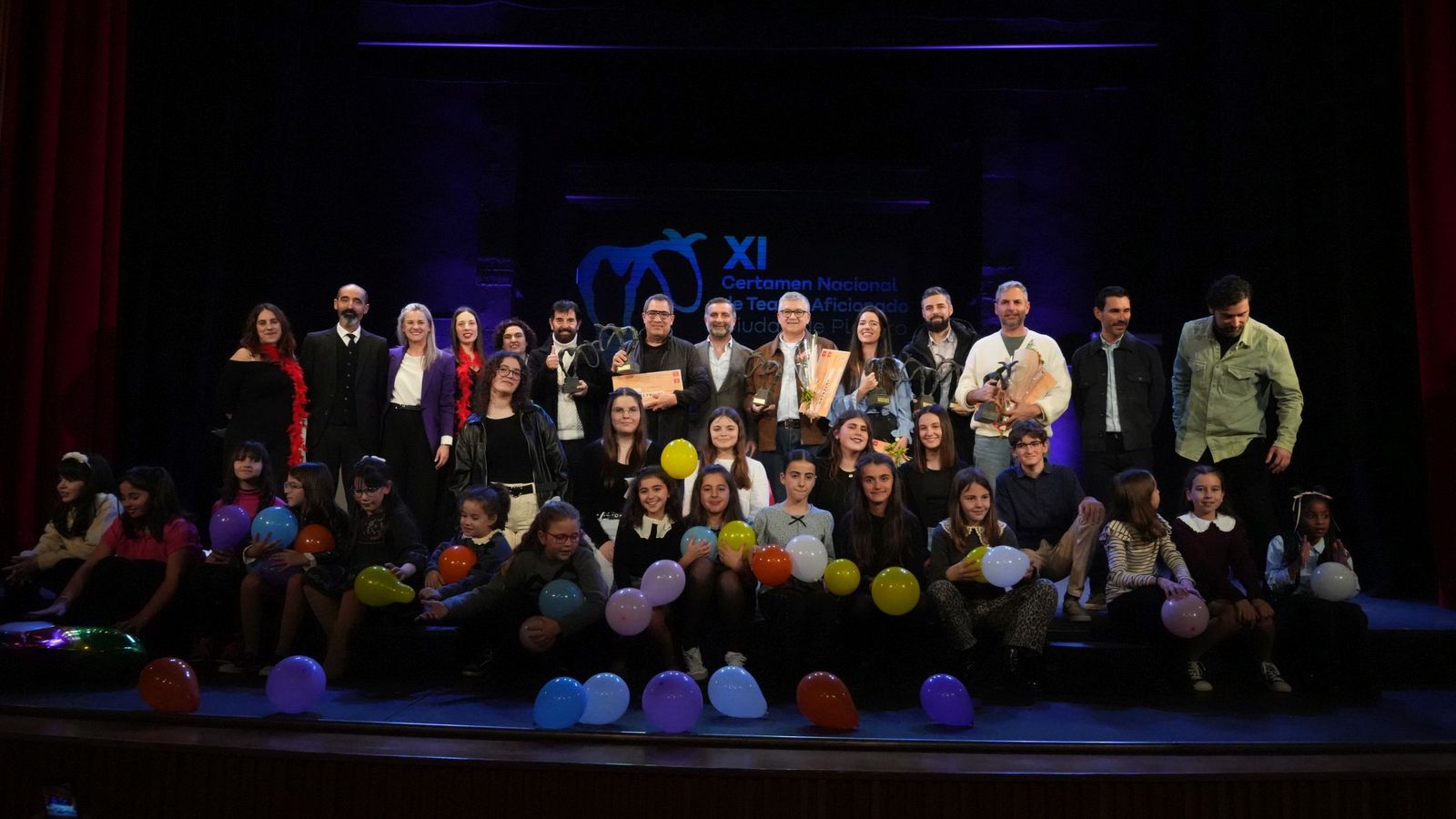Todos los participantes del XI Certamen Nacional de Teatro Aficionado Ciudad de Platero.
