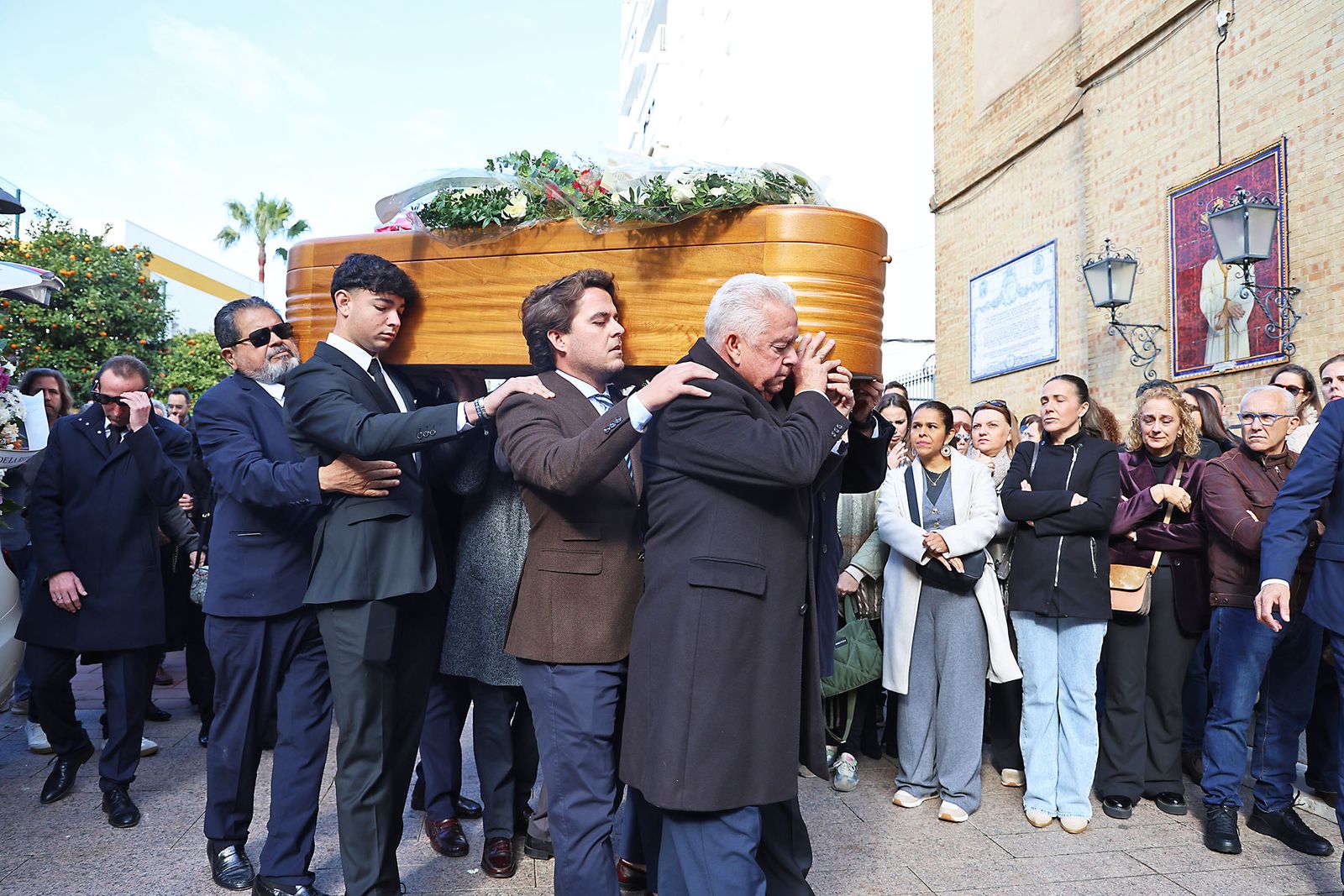Las fotografías del emotivo adiós a Natividad de la Torre, la abuela onubense fallecida en Adamuz