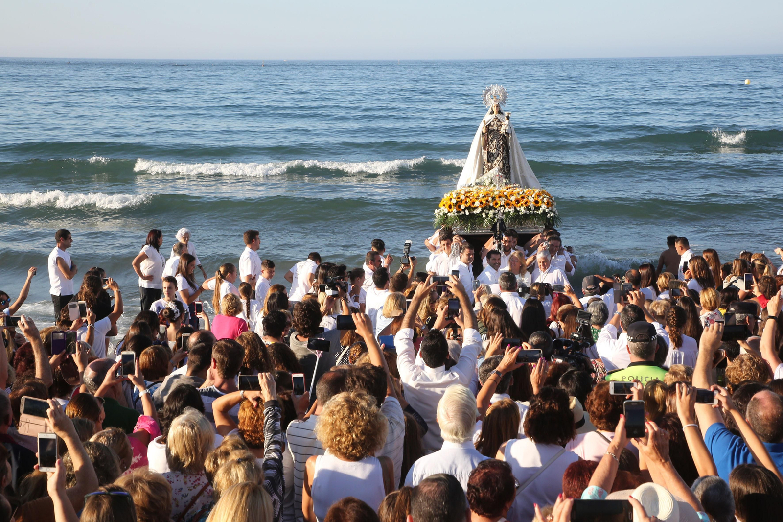 La Virgen del Carmen en Marbella, cerca del mar