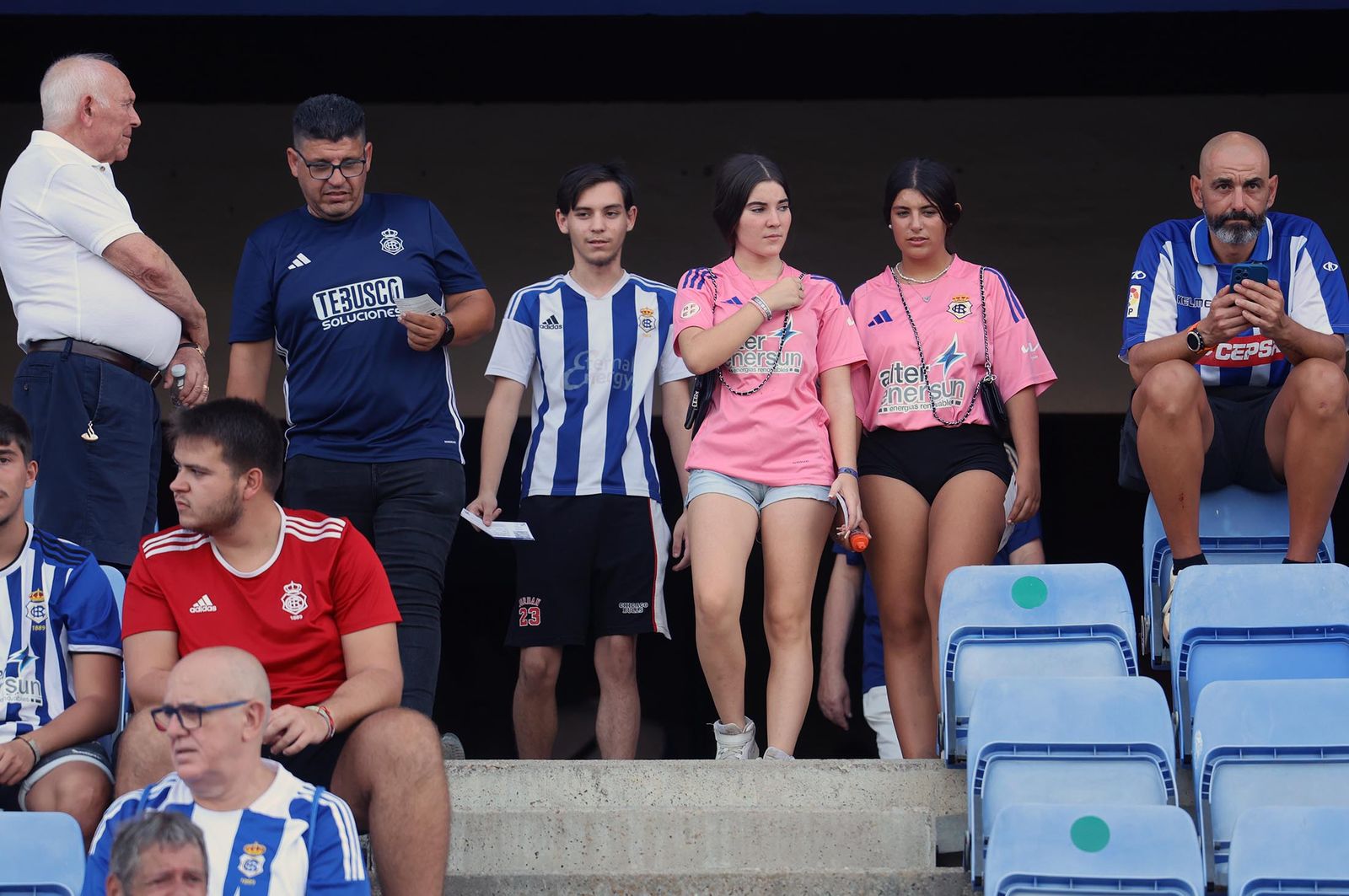 Búscate en las gradas del estadio en la celebración del Trofeo Colombino