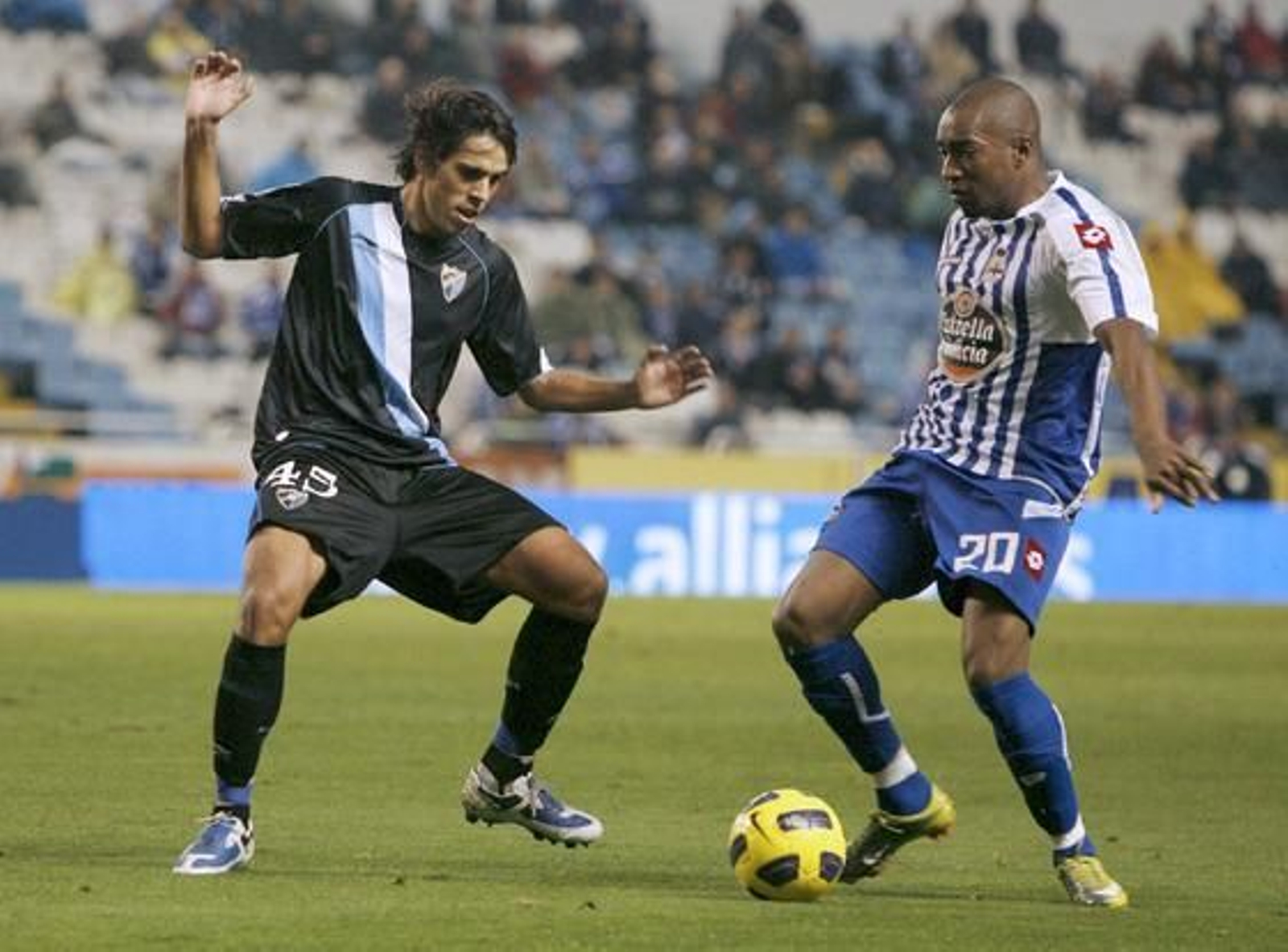 El Málaga se lleva un castigo severo de Riazor (3-0). El equipo blanquiazul se fue al descanso con dos goles en contra y no pudo reconducir el partido en el segundo tiempo.