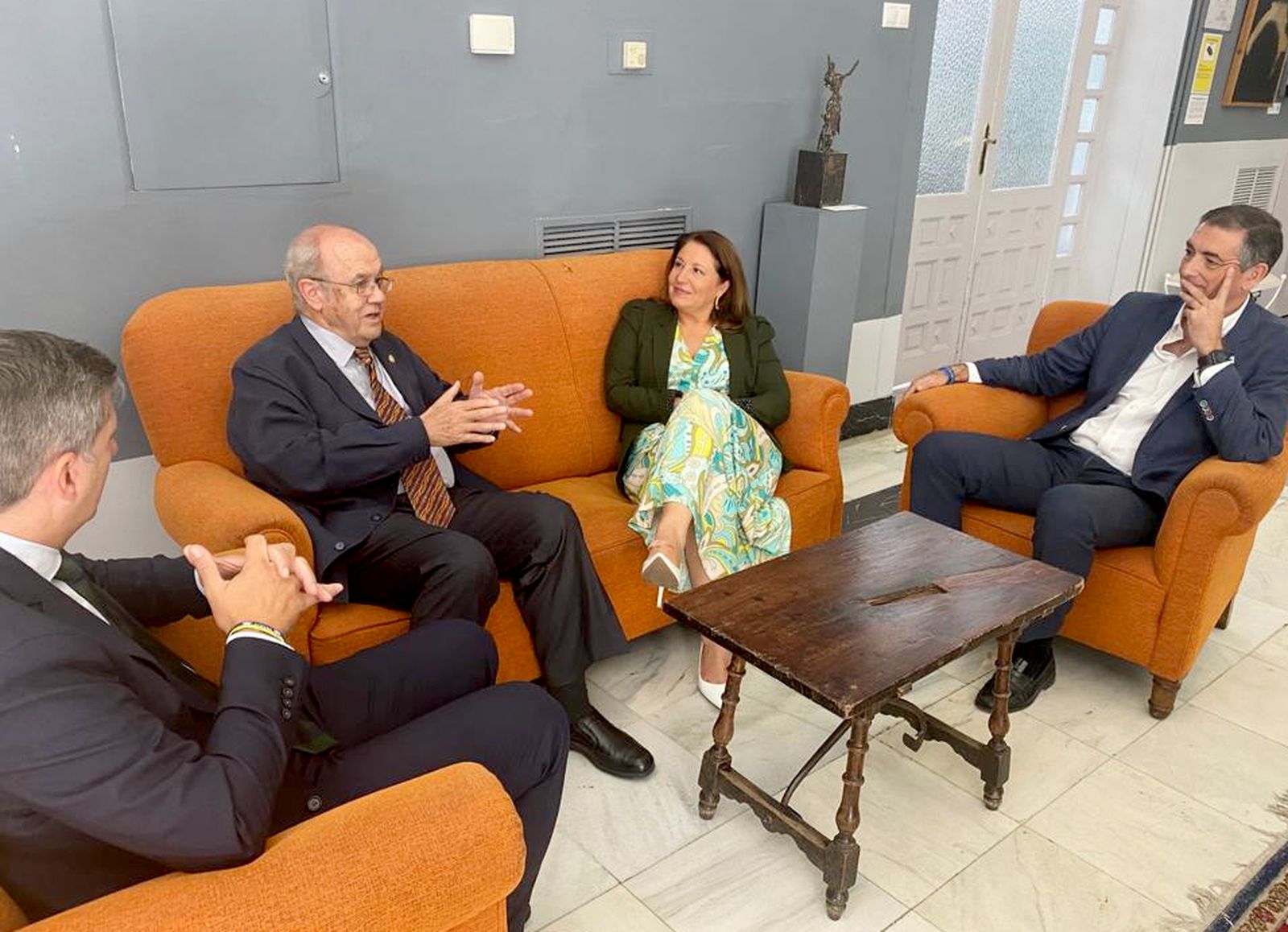 Reunión de Andrés del Campo y Carmen Crespo.