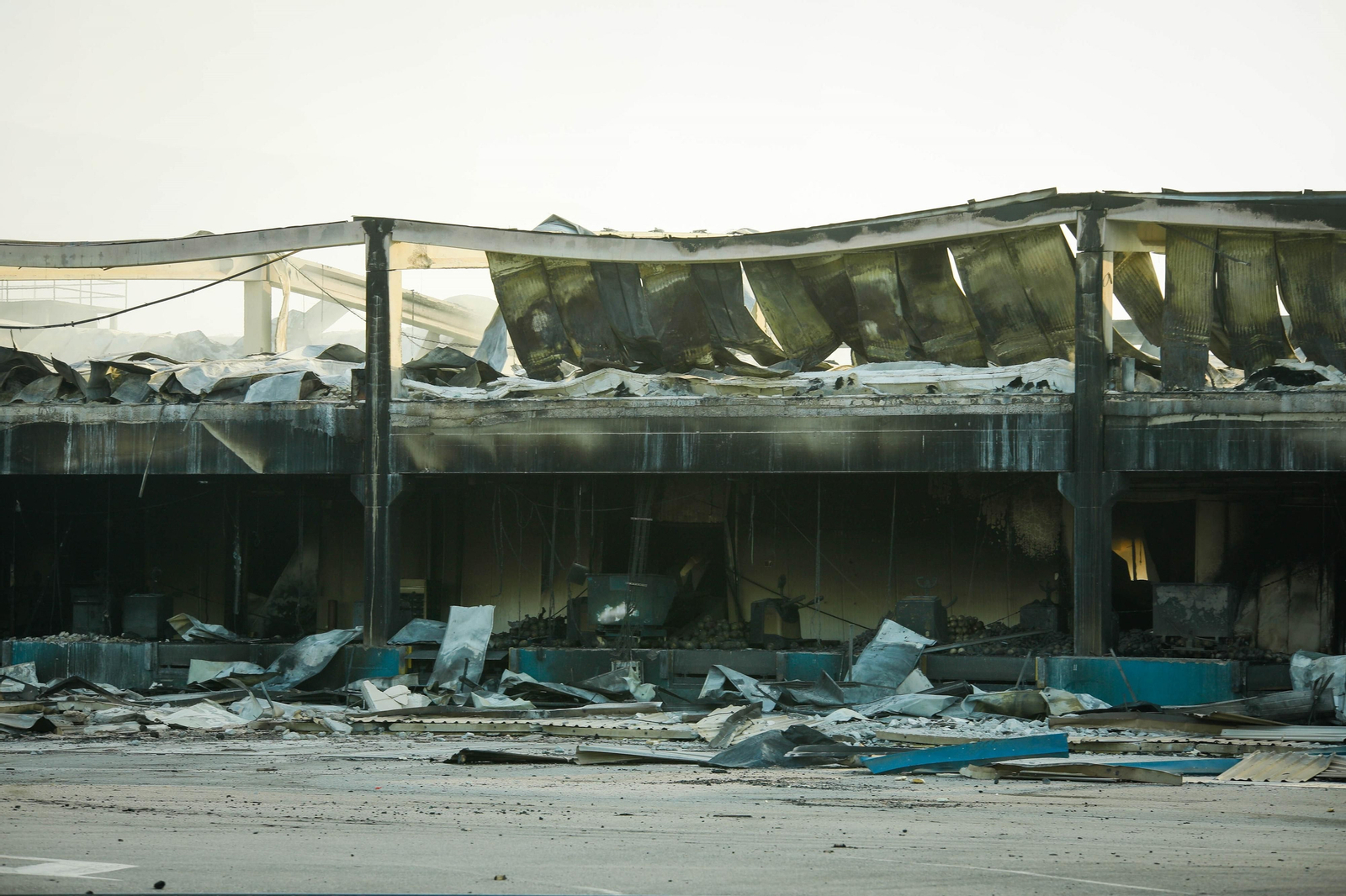 El día después: así ha amanecido la nave calcinada de Mabe Hortofrutícola