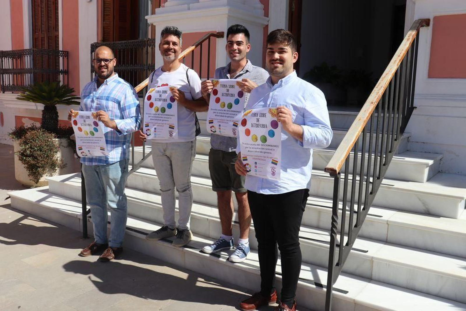 Salguero (izquierda) y Fernández (derecha) con representantes de Amare