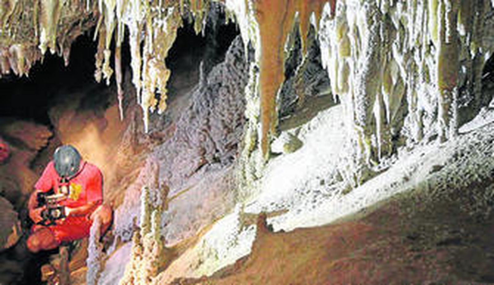 Imagen de una de las excursiones a los karst de yesos.