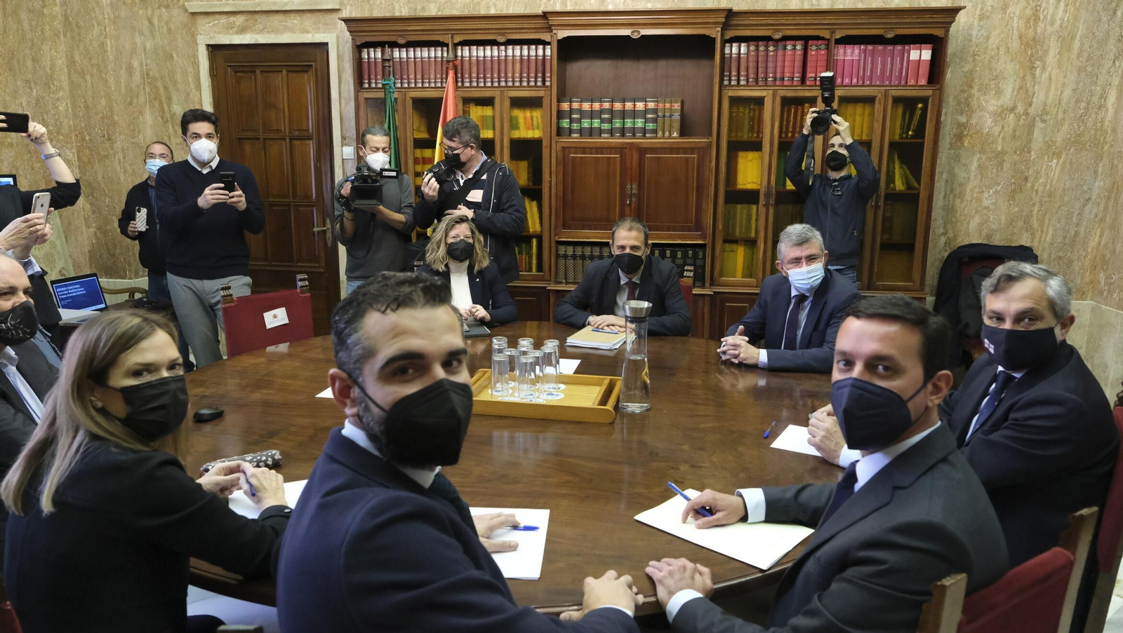 La ley del embudo del PP con el tren a Granada