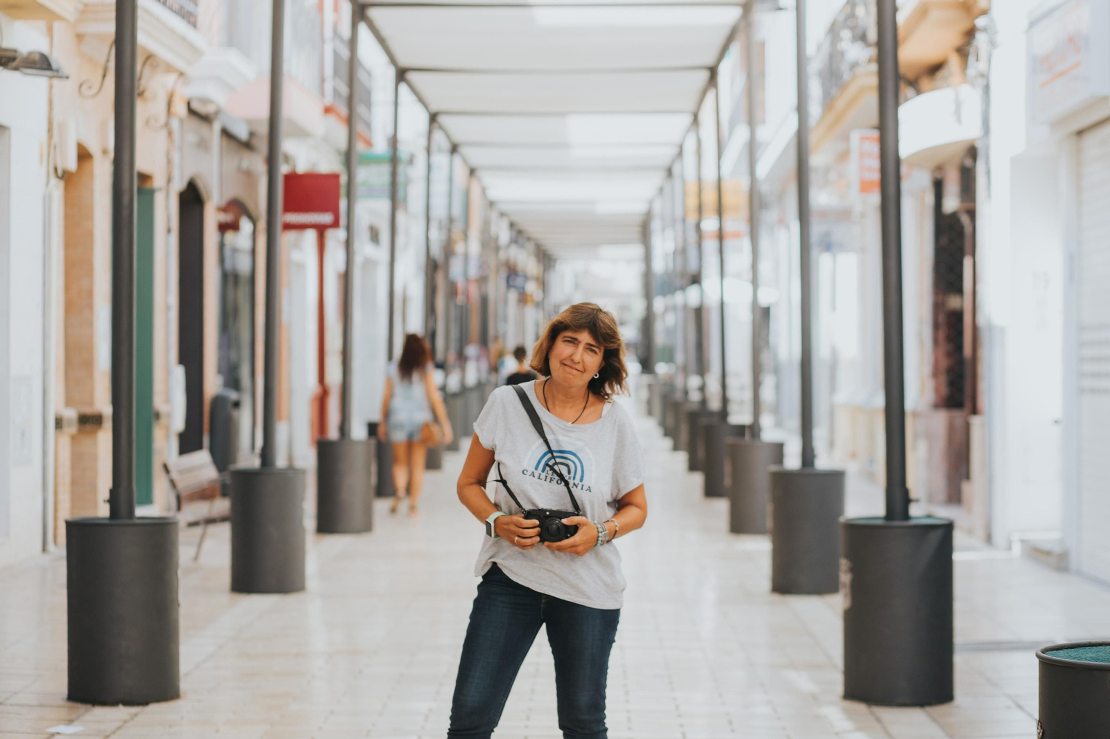 La directora onubense Remedios Malvárez, en la calle Concepción.