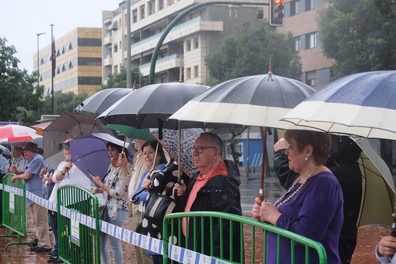 El izado de la bandera de España en Córdoba, en imágenes