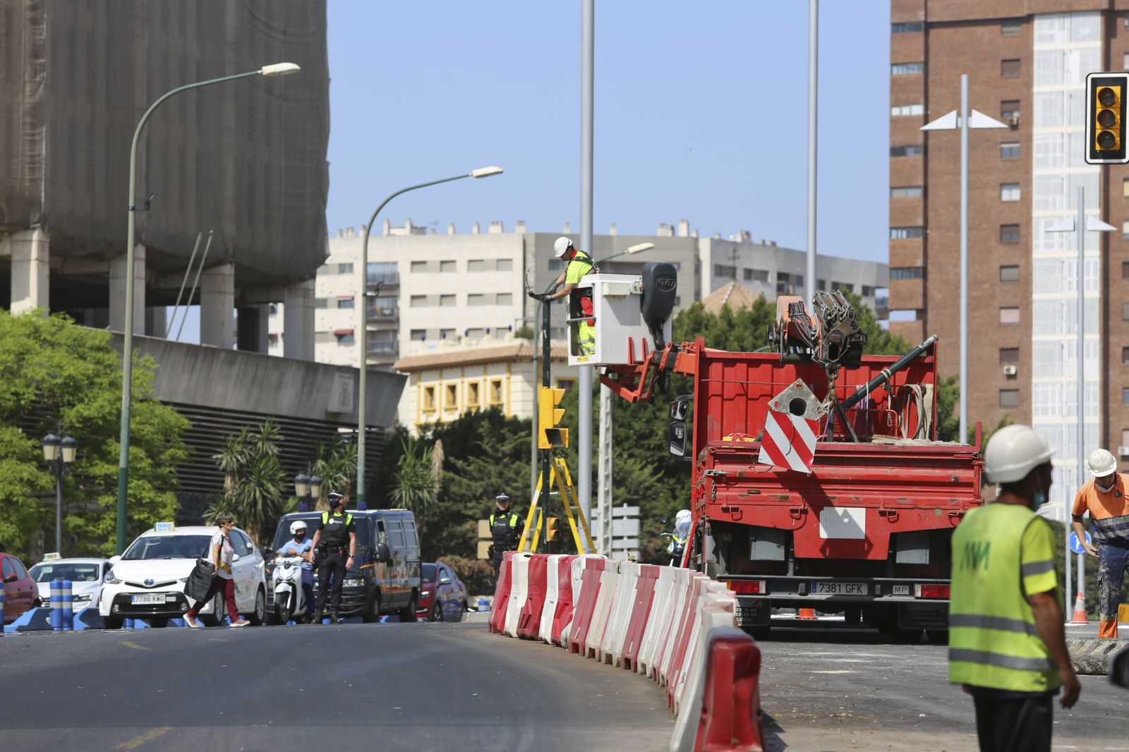 El puente de Tetuán abre al tráfico tras casi 5 años cerrado por las obras del Metro de Málaga.