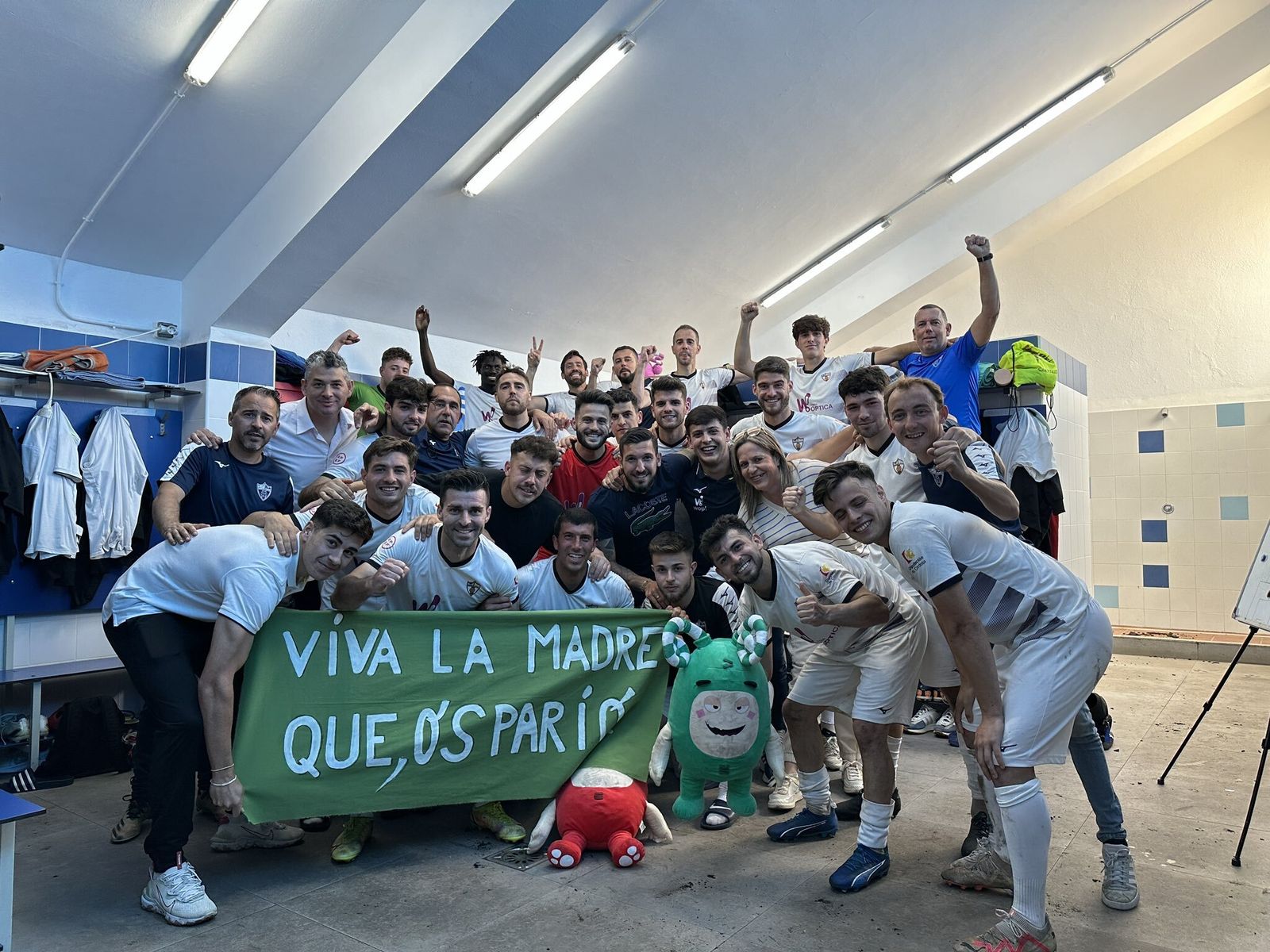 Los jugadores del Pozoblanco dedicaron a sus madres la goleada al Bollullos.
