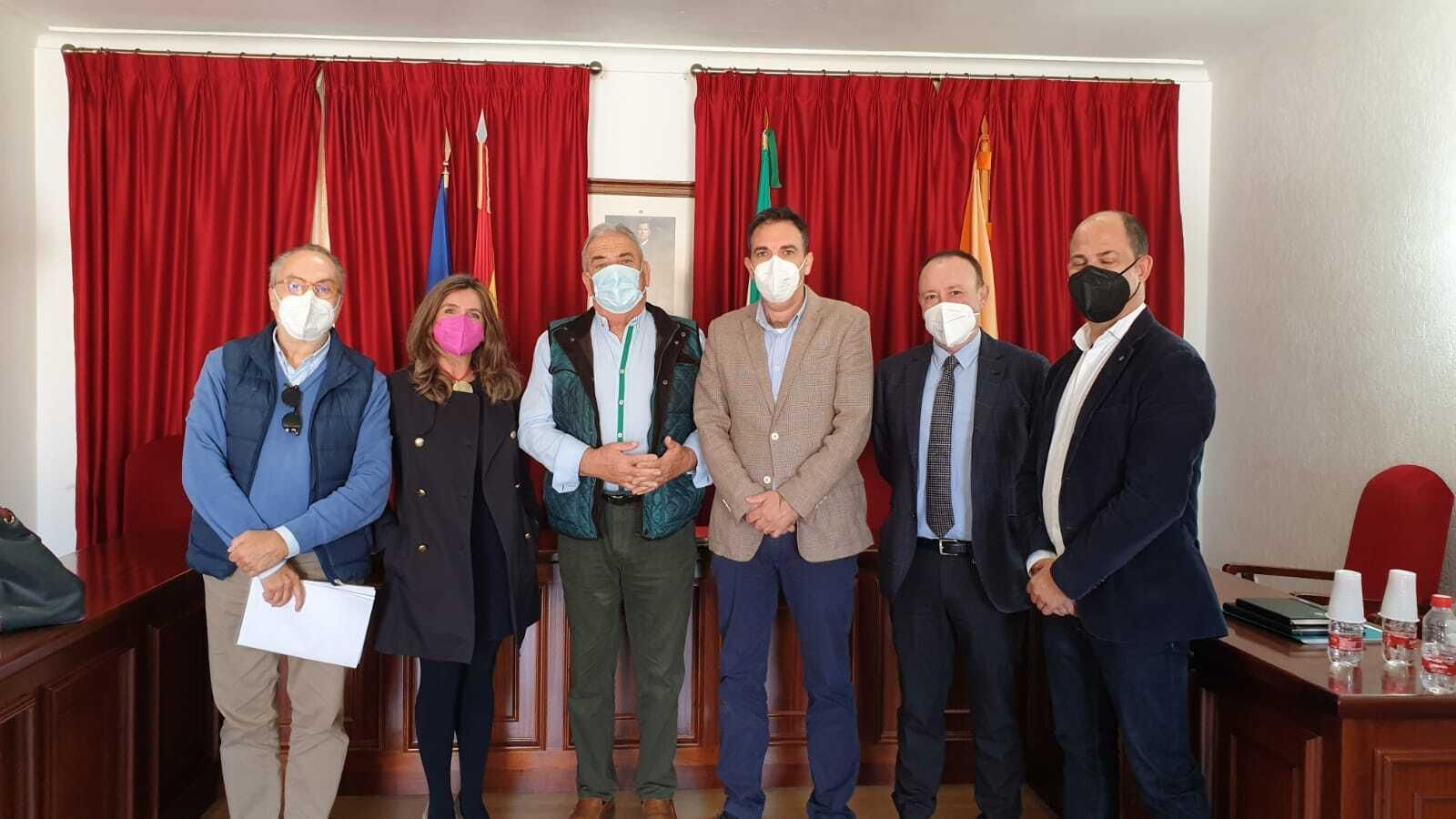 Responsables políticos de Antas tras rubricar en pleno el pago de la deuda de Spancrete.