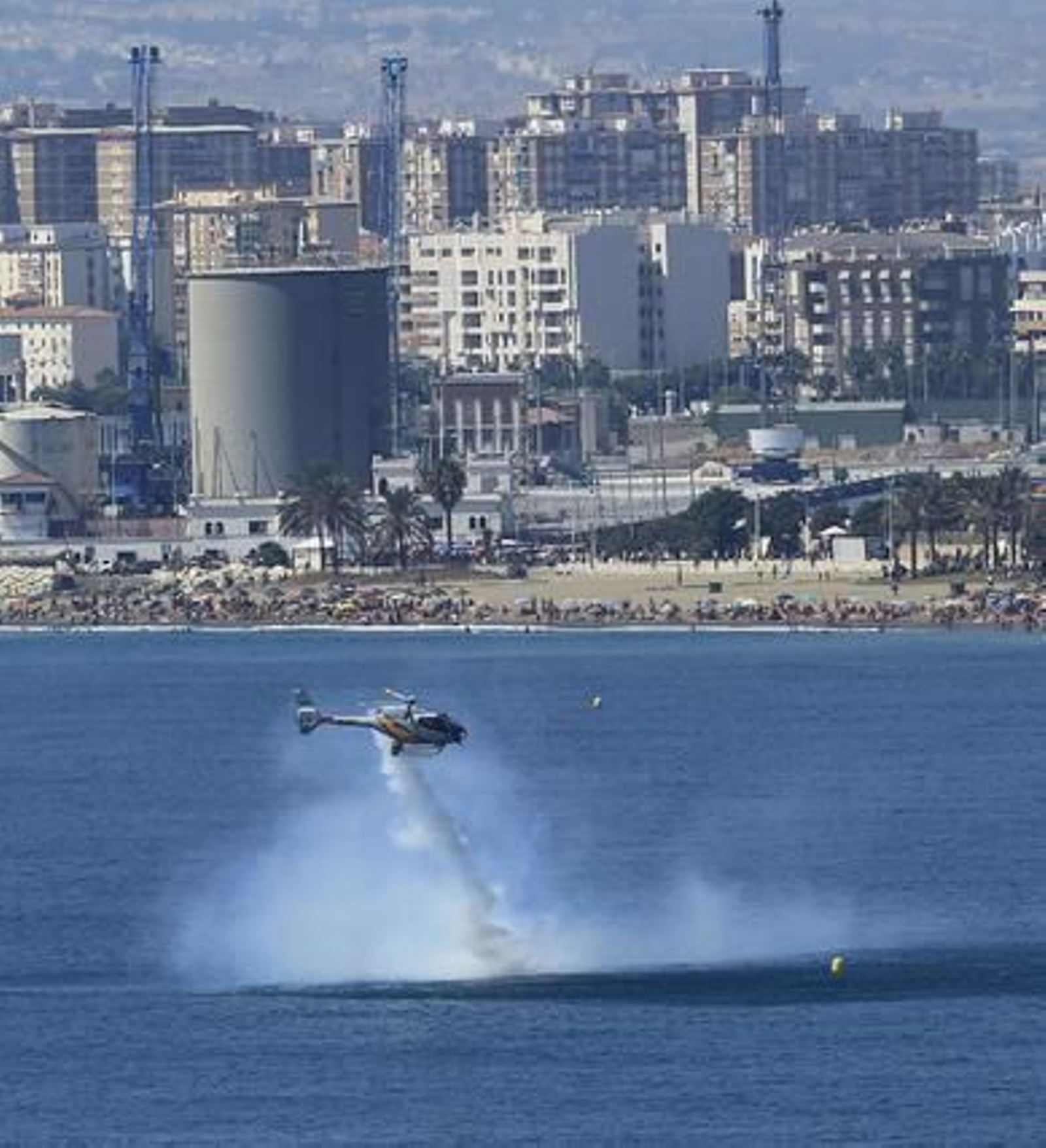 El II Festival Aéreo Internacional de Málaga, donde han participado 35 aeronaves y 90 pilotos, ha contado con la presencia de más de 250.000 personas.

Foto: Sergio Camacho