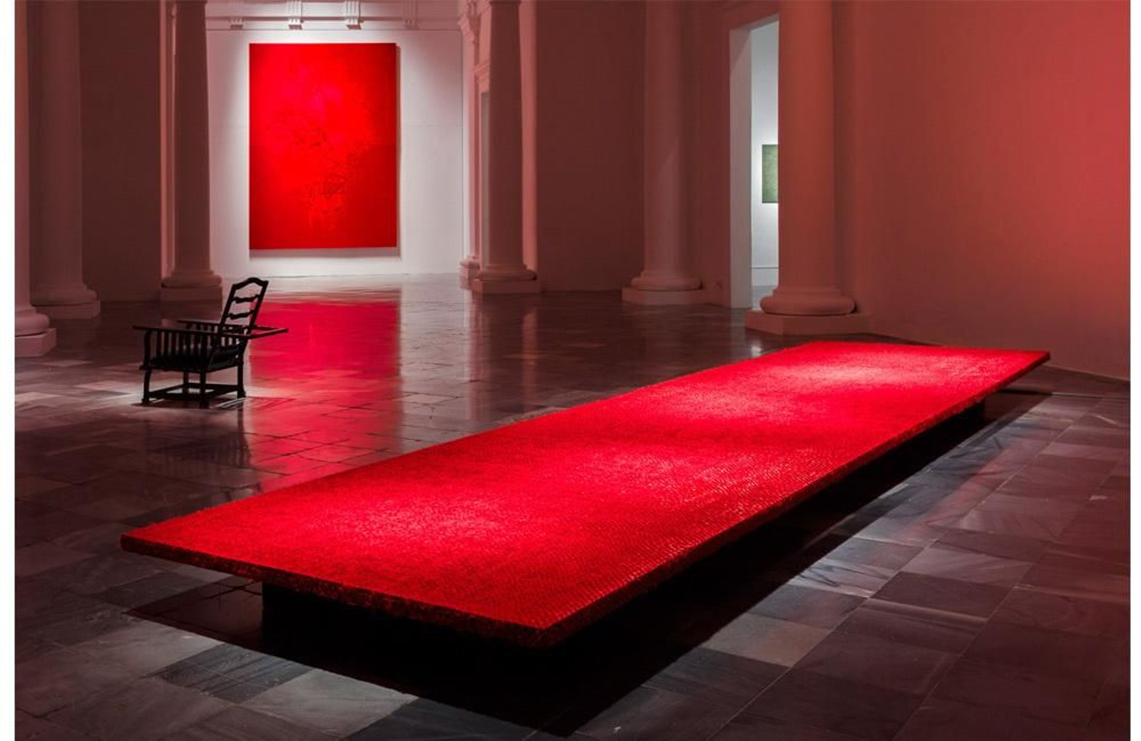 1. Panorámica de una parte de la exposición del artista Javier Garcerá, que estará abierta al público gratuitamente en el crucero bajo del Hospital Real hasta el próximo 20 de abril. 2, 3 y 4. Cuadros del creador valenciano, muestras del mejor arte contemporáneo nacional.