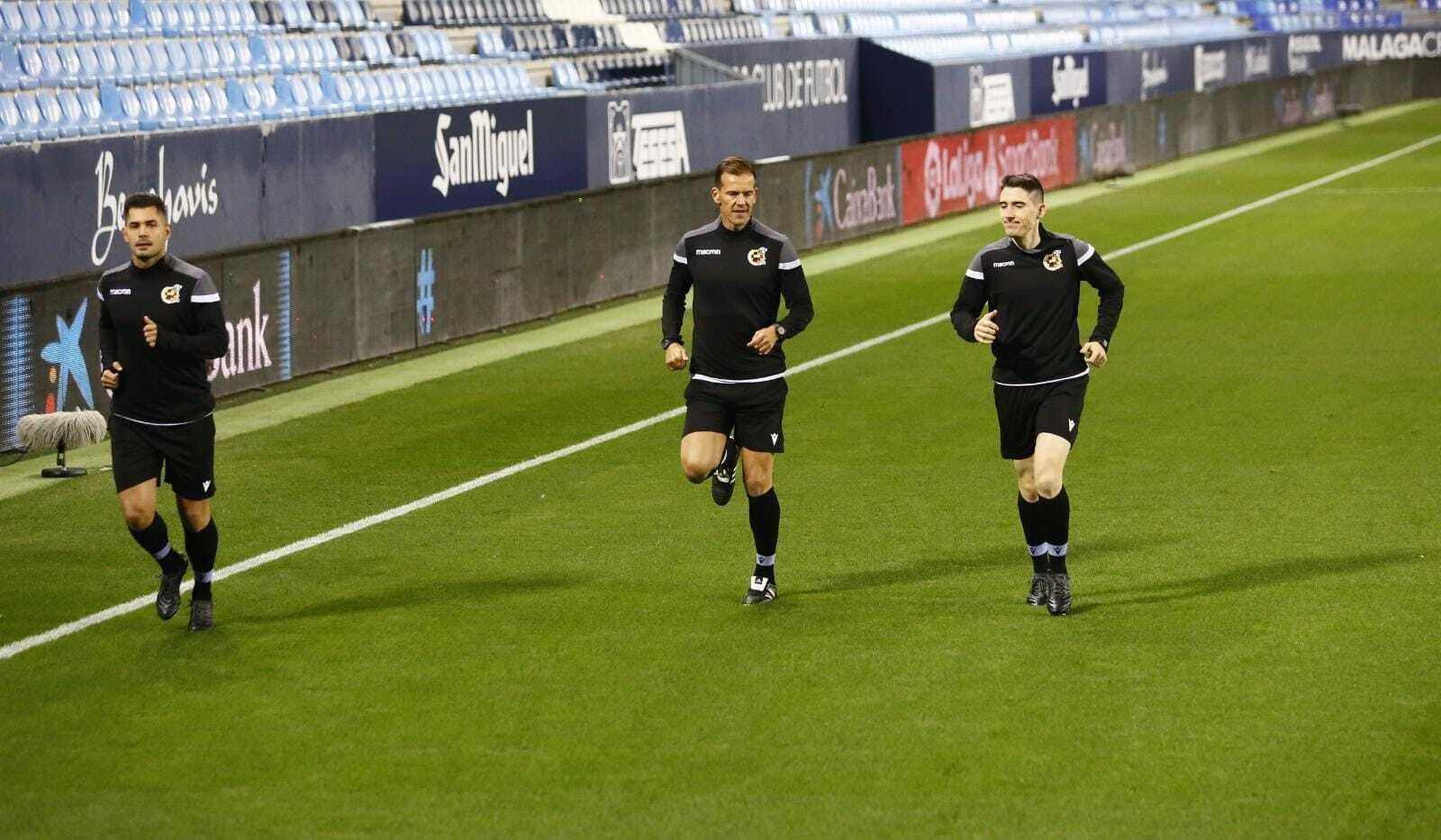 Las fotos del recibimiento al equipo y el calentamiento antes del Málaga - Cartagena