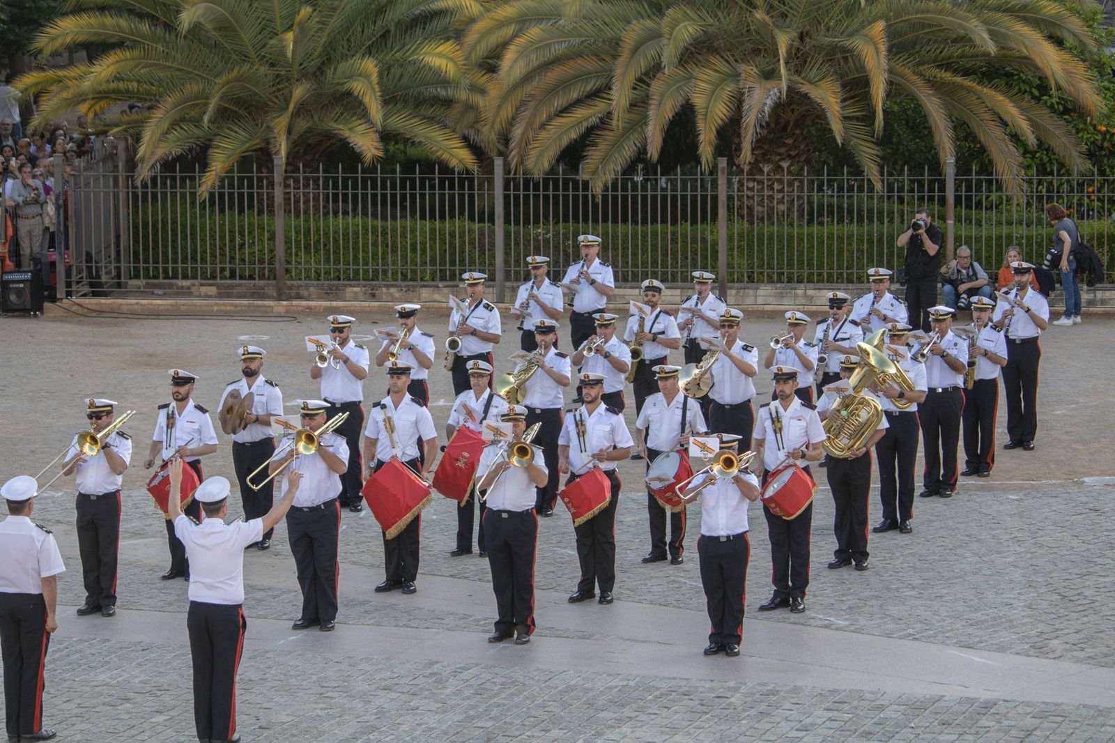 Las bandas de música se lucen antes del Día de las Fuerzas Armadas en Granada
