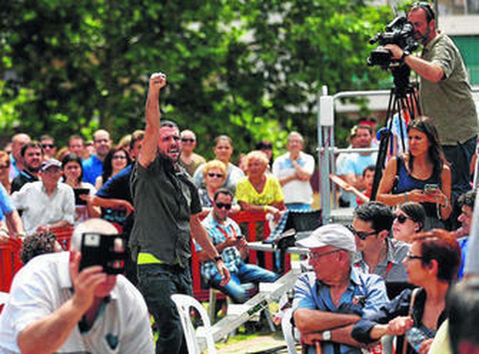 Rivera pide a Puigdemont que abandone el separatismo