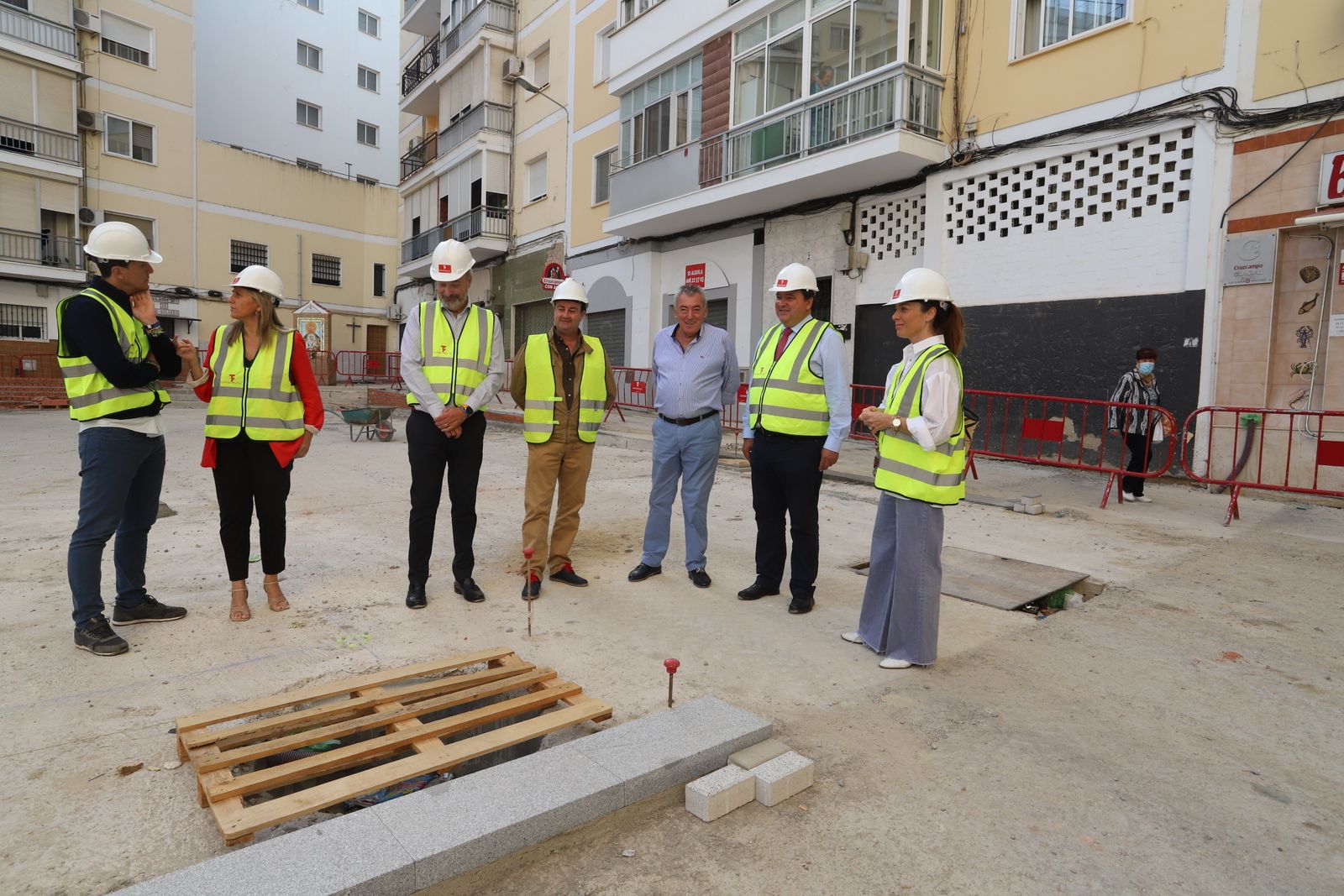 Las obras de peatonalización de la Plaza de Los Dolores, en imágenes
