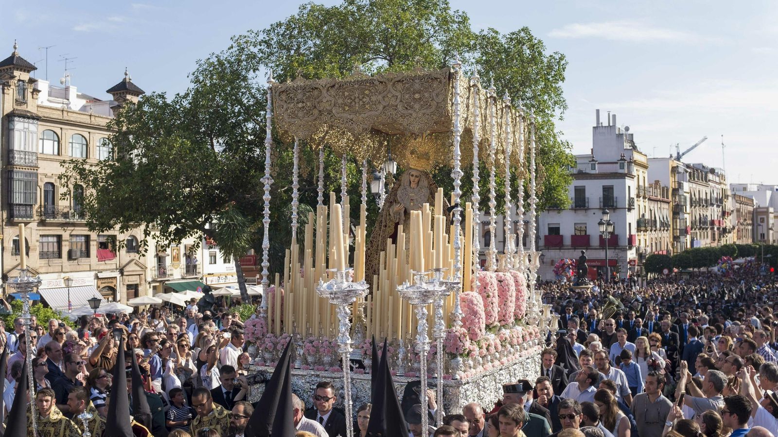 La Virgen del Patrocinio en su paso de palio.