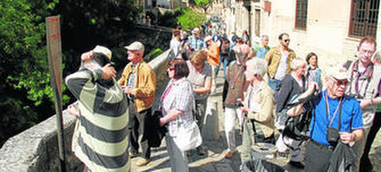 La Federación de Hostelería calcula que un 30% de la oferta turística de Granada corresponde a apartamentos hasta ayer alegales.