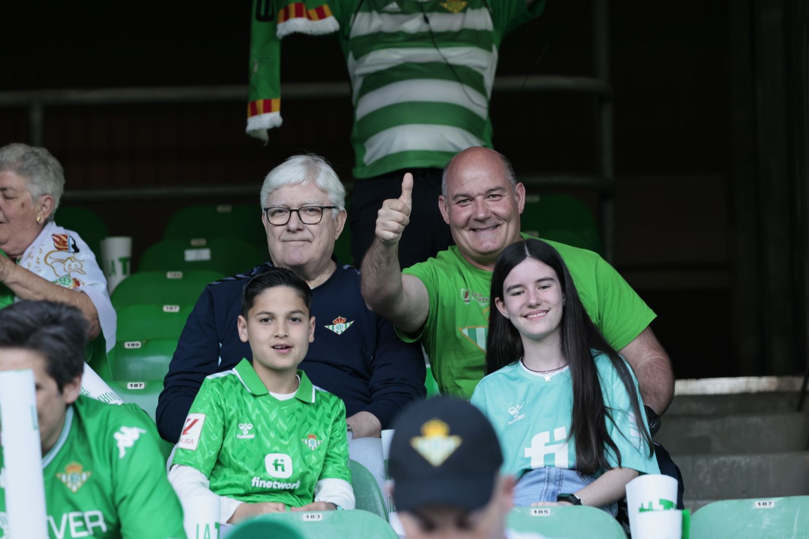 Buscáte en las gradas del Villamarín