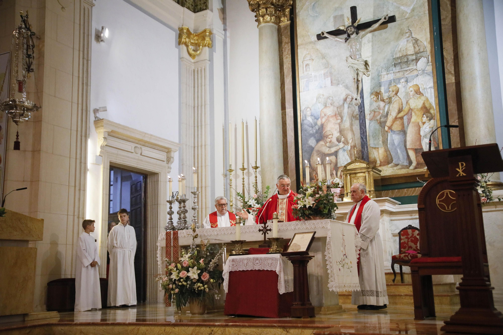 Así fue el Lignum Crucis en la Iglesia San Sebastián, en imágenes