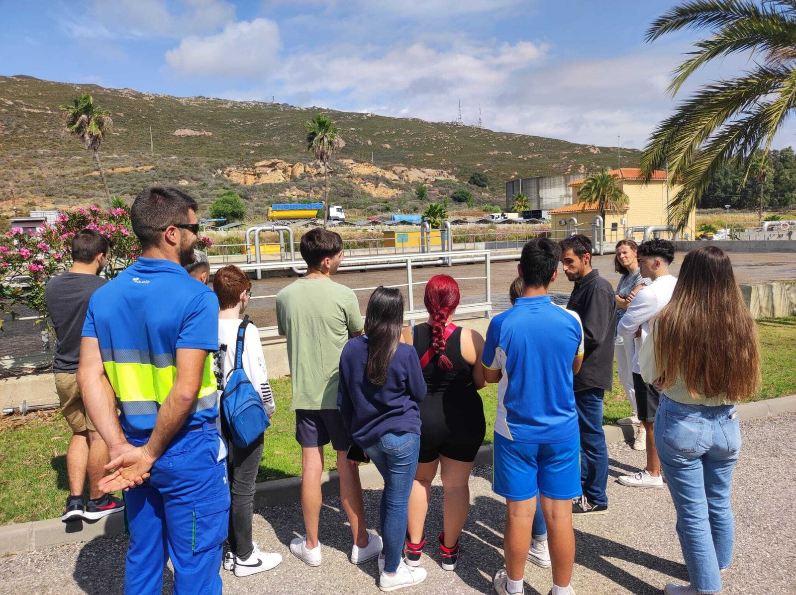Estudiantes del IES Mediterráneo en la visita del EDAR.