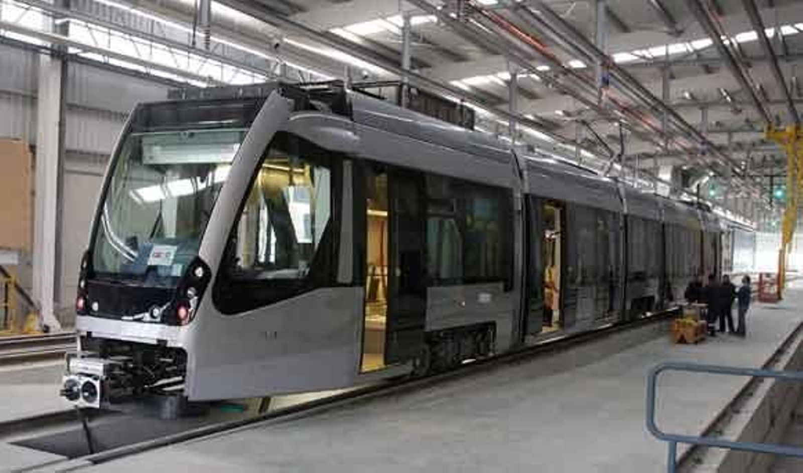 El primer tranvía más estrecho y de batería llegará a Sevilla en 10 días