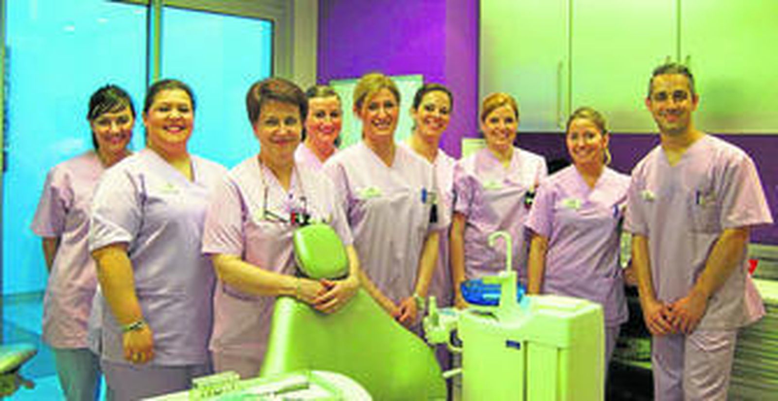 El equipo de la clínica nervionense.