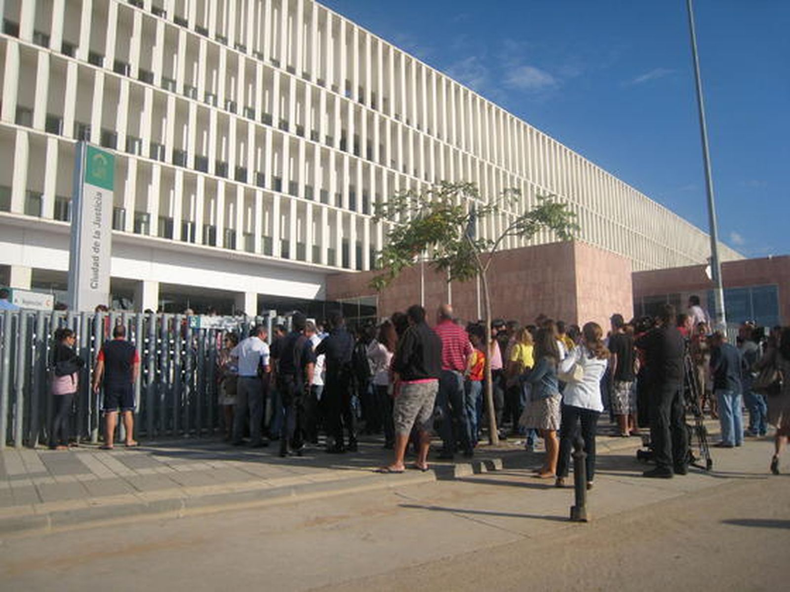 Expectación en el inicio del juicio del 'caso Malaya'