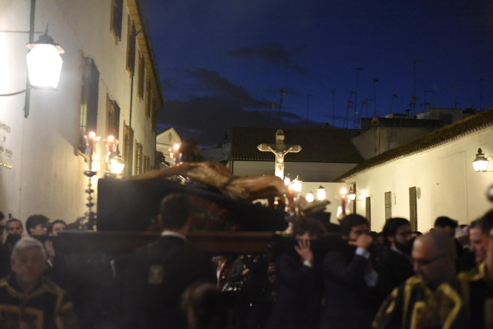 Las mejores imágenes del vía crucis del Cristo de la Clemencia en Córdoba