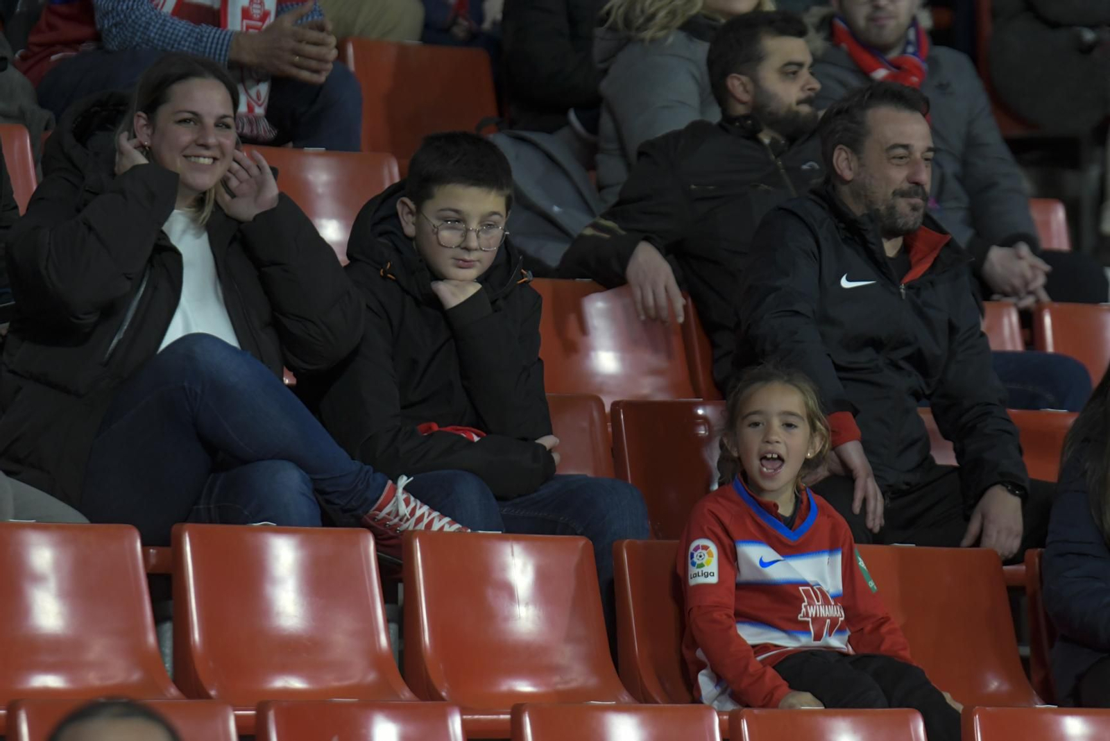 El ambiente en Los Cármenes en el duelo copero entre el Granada CF y el Atlético de Madrid