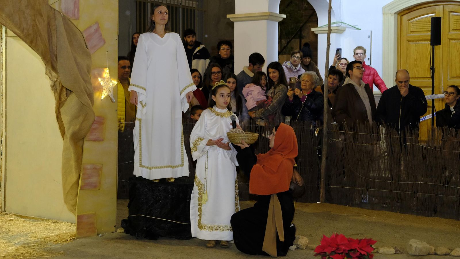 El Belén viviente de Gádor abarrota de público la plaza del pueblo, en imágenes