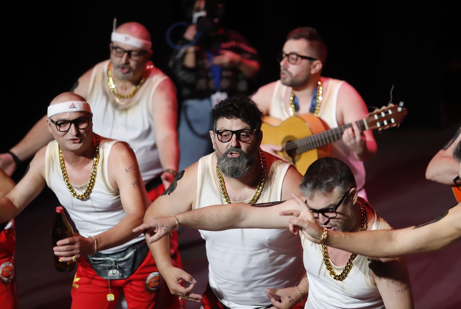 Imágenes de la actuación de la murga de Huelva Los Yoyas en el Carnaval Colombino