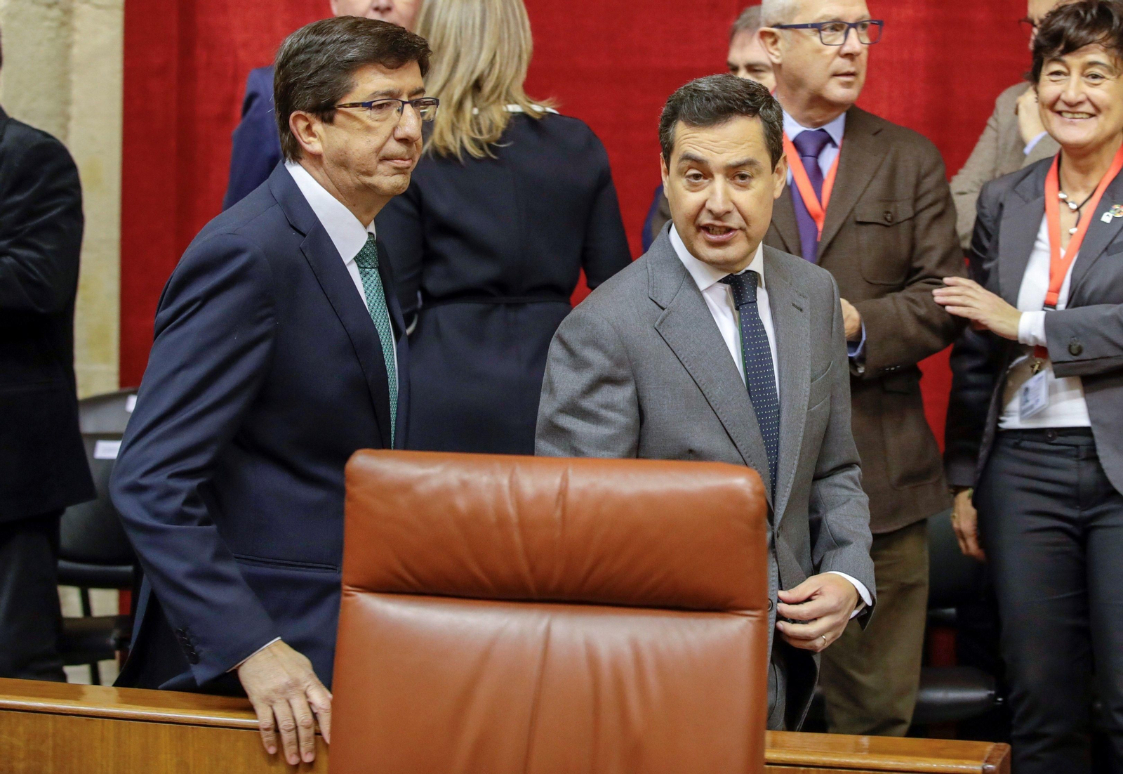 Juan Marín y Juanma Moreno, en el Parlamento. Juan Marín y Juanma Moreno, en el Parlamento.