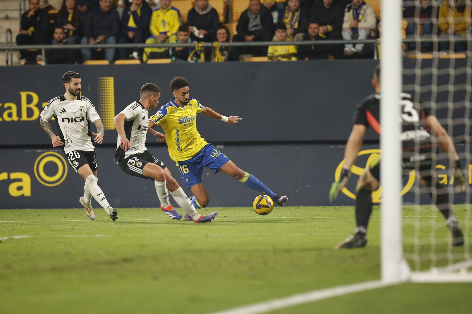 Las imágenes del partido de fútbol Cádiz CF - Burgos