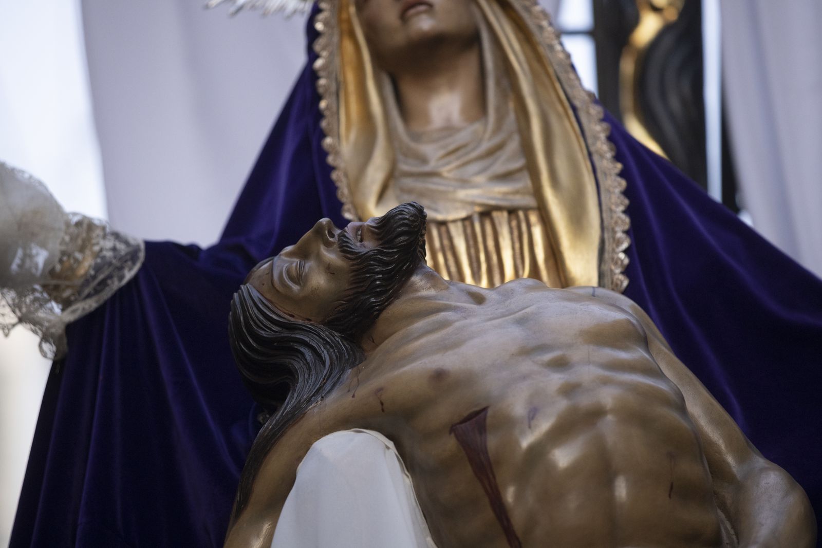 La Hermandad del Santo Entierro de la Semana Santa de Huelva 2023, en imágenes
