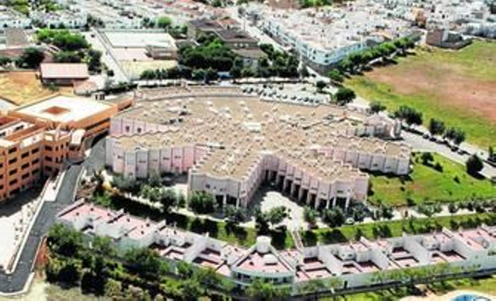 Vistá aérea del hospital de Villamartín propiedad de la empresa Pascual.