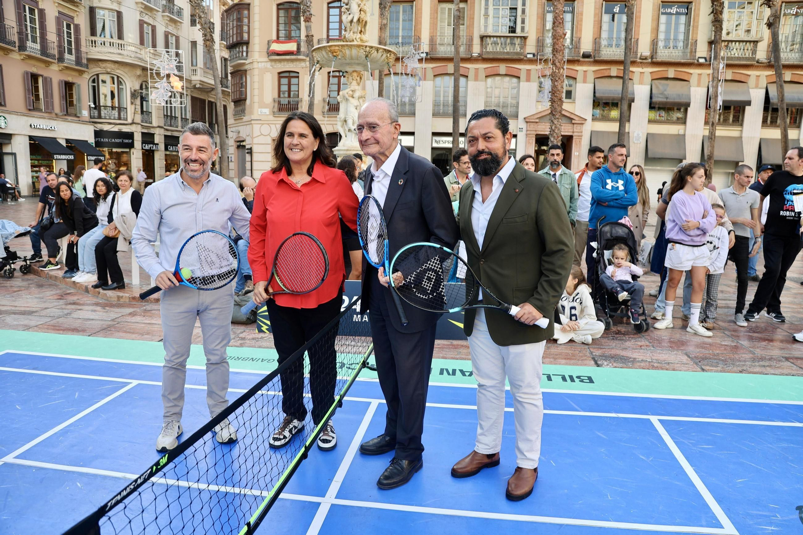 El alcalde De la Torre se anima a jugar con Conchita Martínez en la presentación de la BJKC