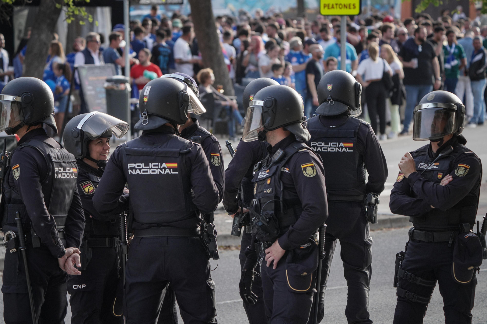 Imágenes del gran despliegue policial en Jerez durante el derbi