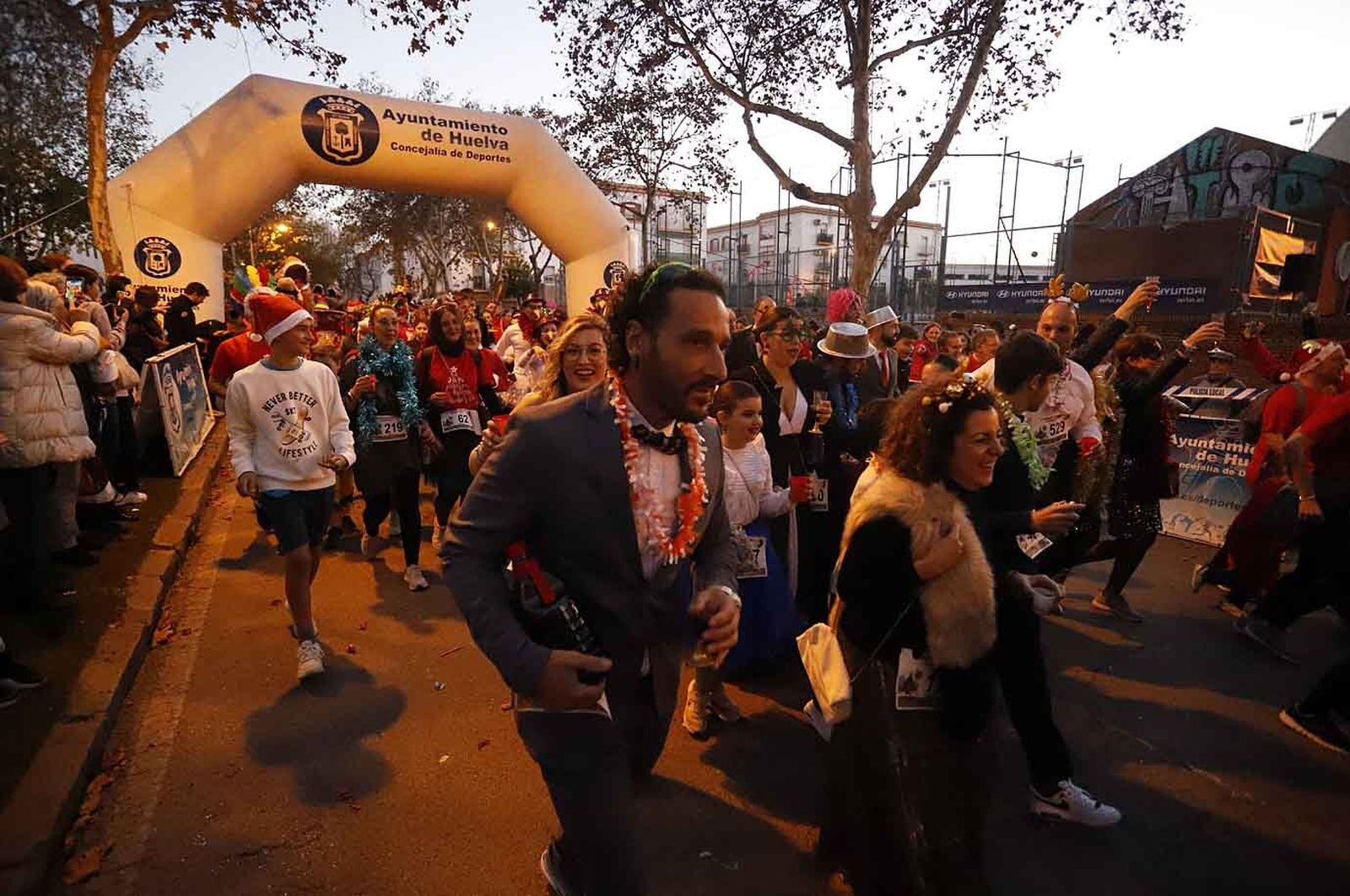 Imágenes de la carrera de San Silvestre en Huelva